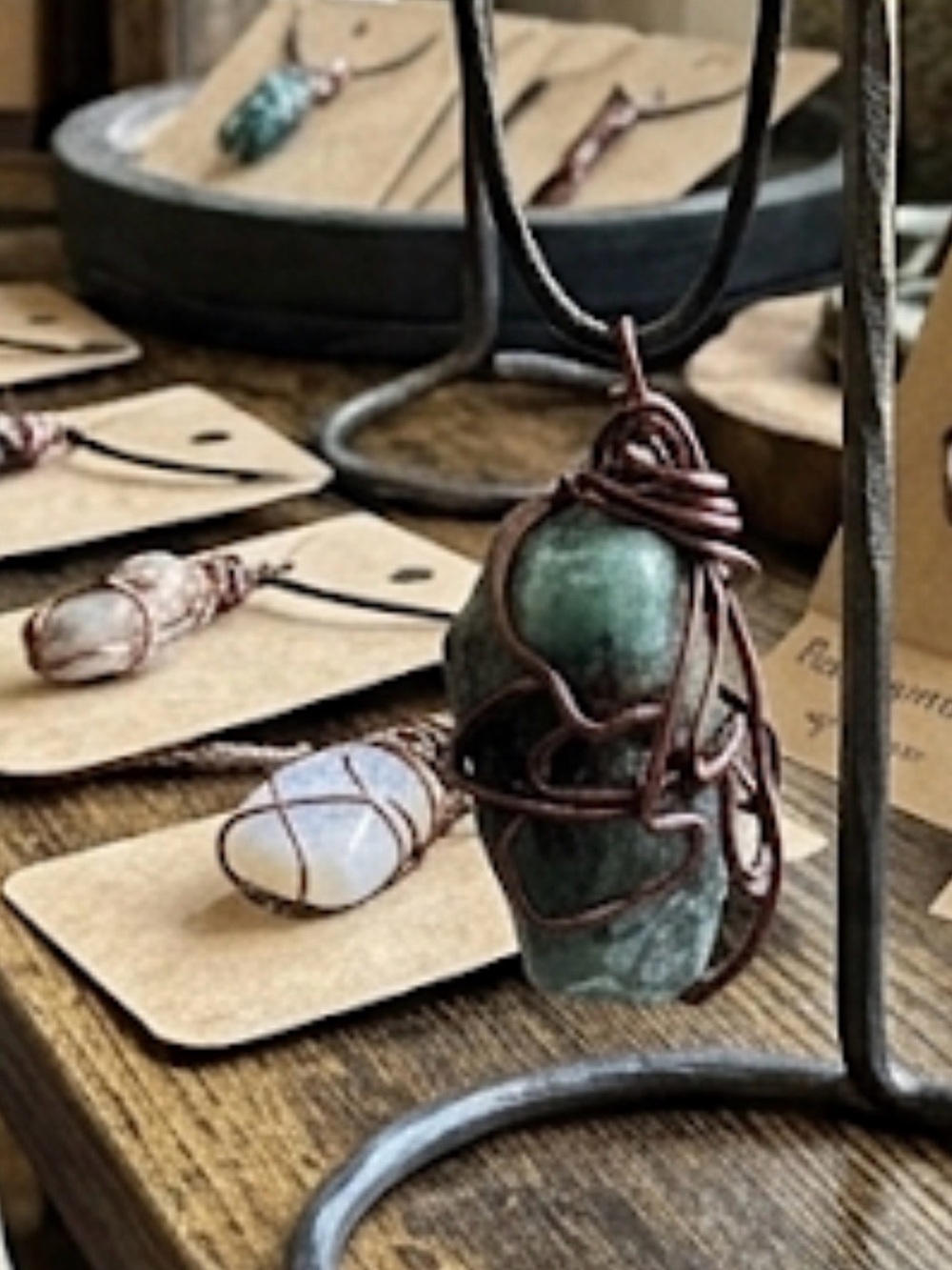 Raw Emerald Heart Healing & Abundance Pendant  Crystal for Love, Prosperity - Picture 2 of 2